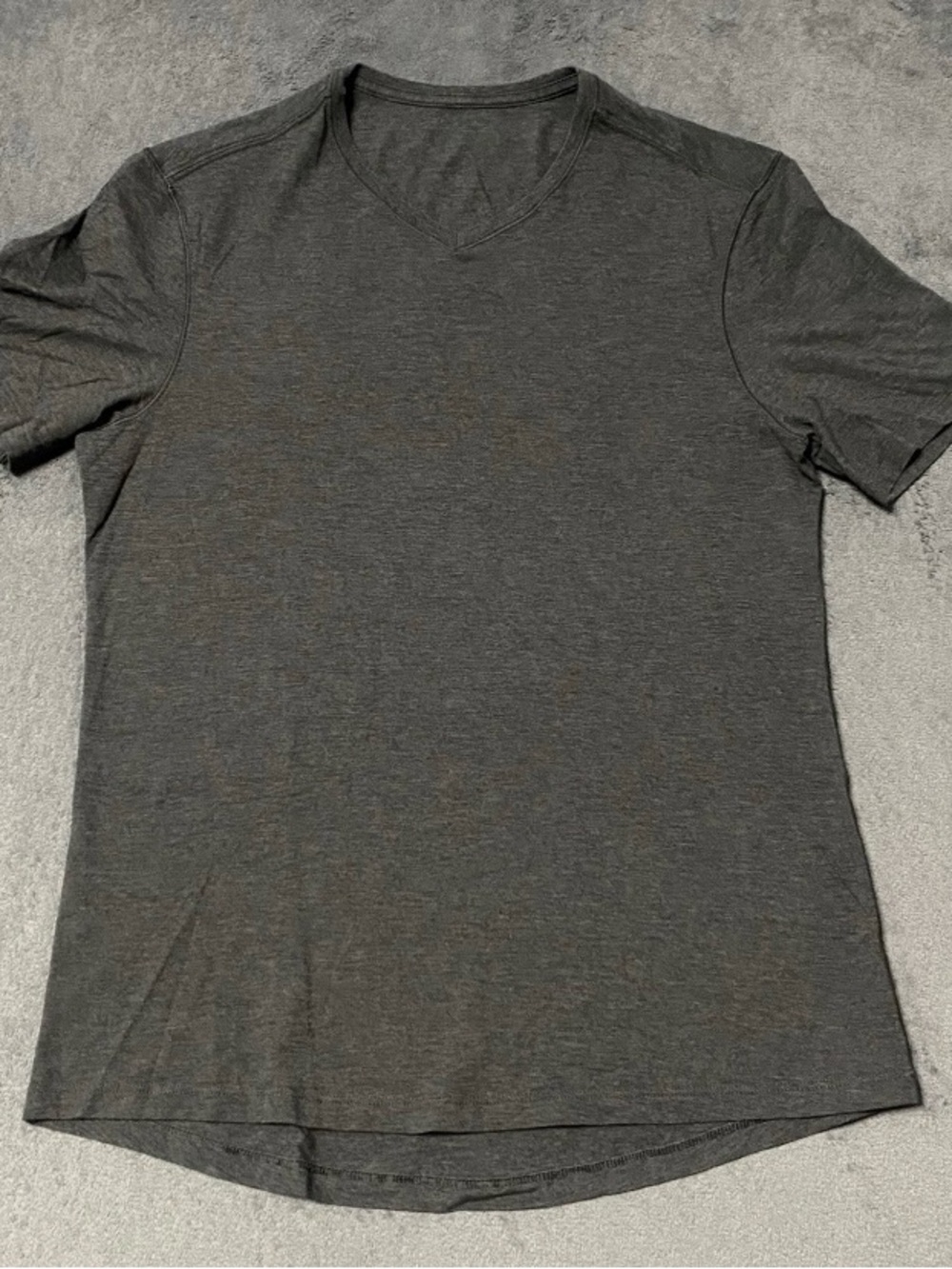 Lululemon Shirt Mens M Gray V Neck Fundamental Performance Athletic Gym Workout